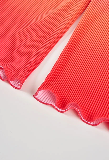 Girls? trousers in strawberry colour