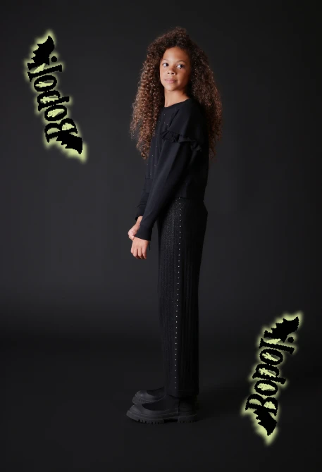 Schwarze Mädchenhose mit Nieten