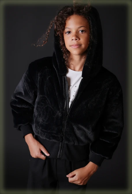 Schwarze Mädchen-Jacke mit Fell und Kapuze