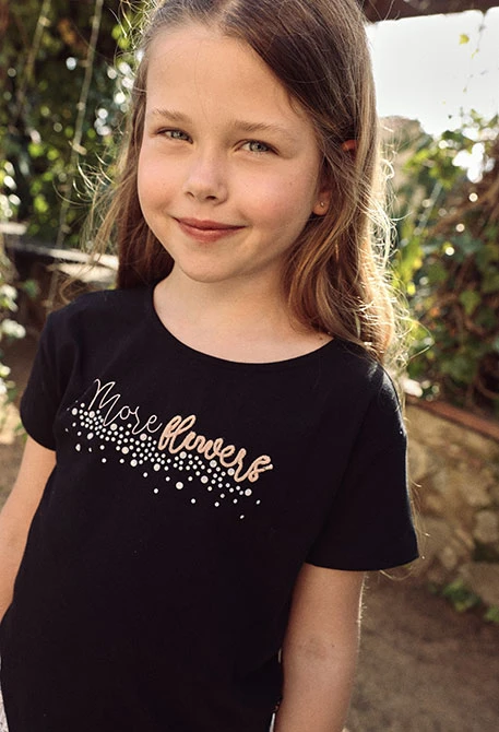 Camiseta de algodón negro niña