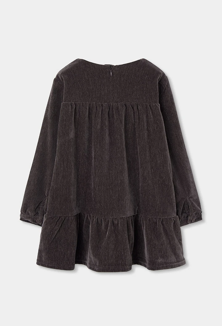 Braunes Samtkleid mit Rüschen