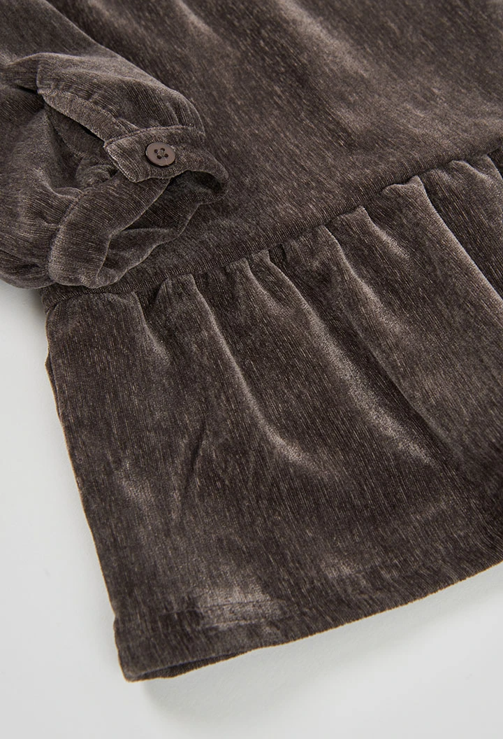 Vestito in velluto marrone con volant