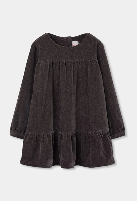 Braunes Samtkleid mit Rüschen