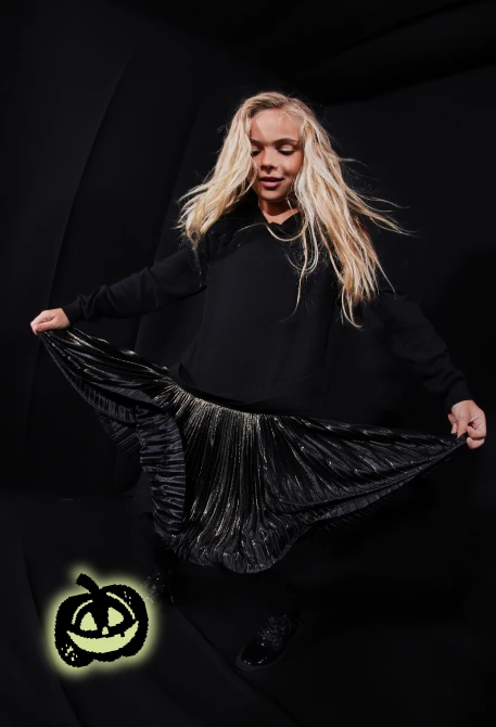 Vestit combinat negre amb faldilla plisada daurada