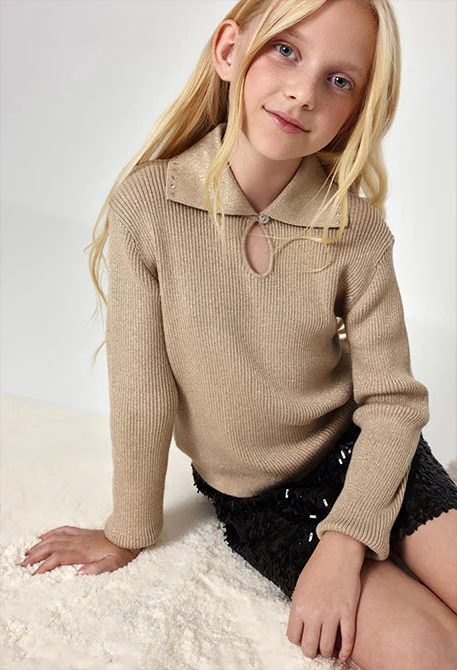 Yellow girls\' jumper with lapel collar and studs