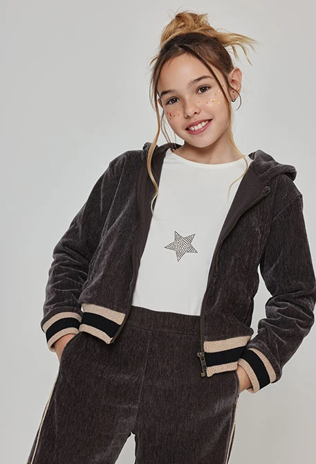 Giacca in velluto da bambina marrone con cappuccio