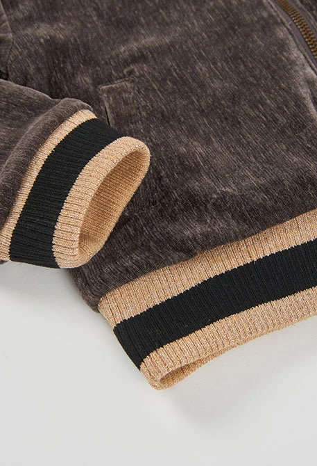 Giacca in velluto da bambina marrone con cappuccio