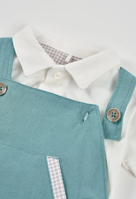 Babysatz mit grünem Poloshirt und Latzhose