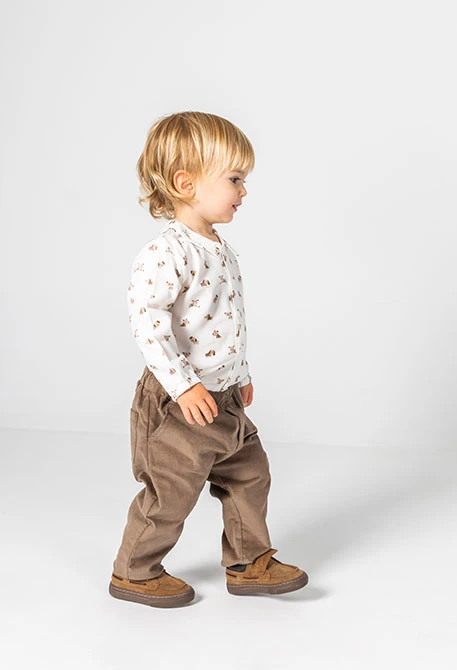 Conjunto bebé niño beige estampado de perros