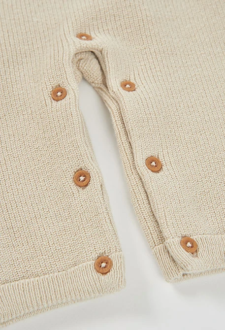 Beiges Babystrick-Set für Jungen mit Hundmotiv