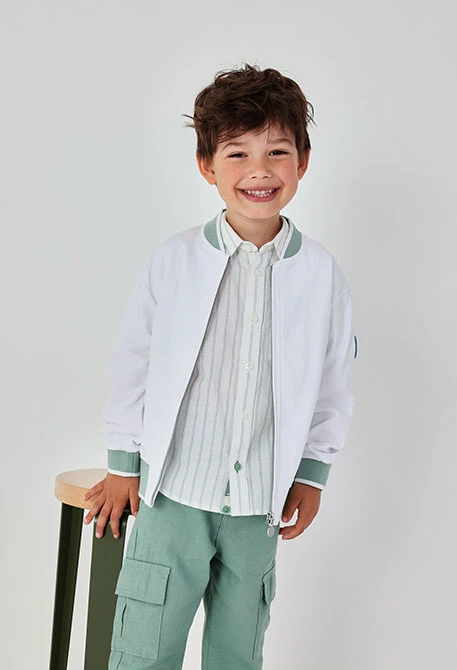 Weiße Kinderjacke
