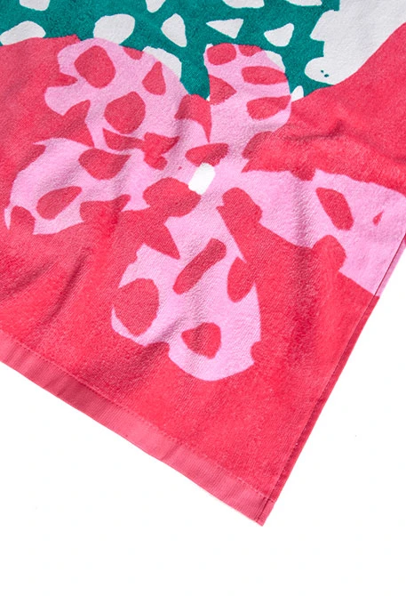 Serviette en tricot pour fille avec motif en couleur rose