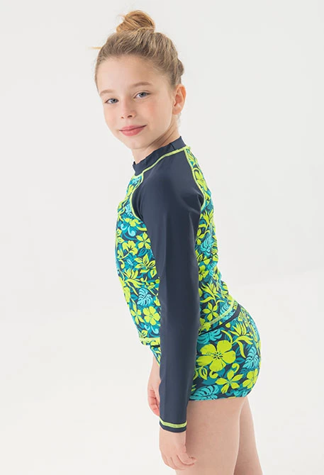 Short de punto para niña con estampado en color verde y azul