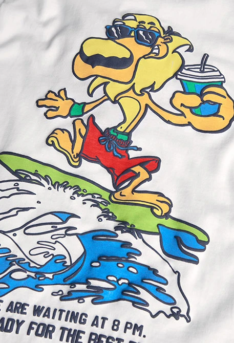 Camisola de malha para criança em branco com design de leão surfista