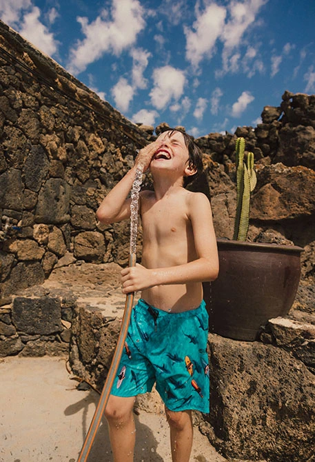 Bañador de tejido reciclado para niño en color azul