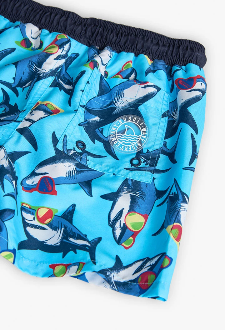 Maillot de bain en tissu recyclé pour garçon en bleu marine avec motif de requins.