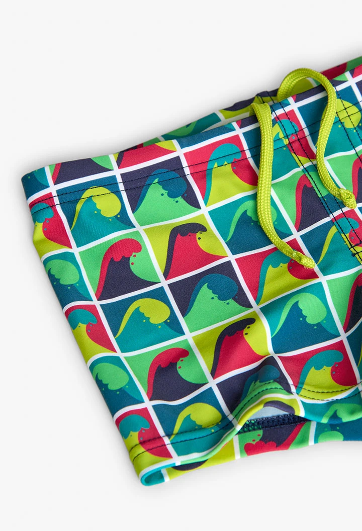 Fato de banho de malha para menino com estampado em cor verde.