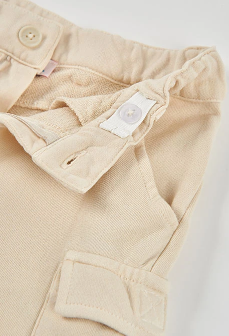 Bermudas cor de bege