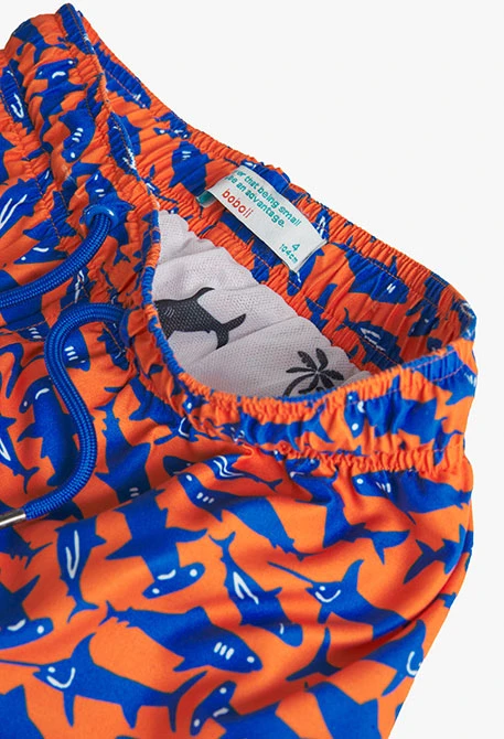 Costume da bagno da bambino con stampa di squali arancione