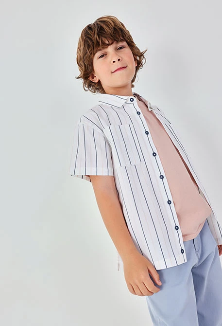 Camisa de menino às riscas