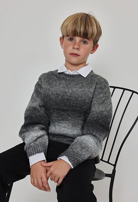 Grau degradierter Pullover für Jungen