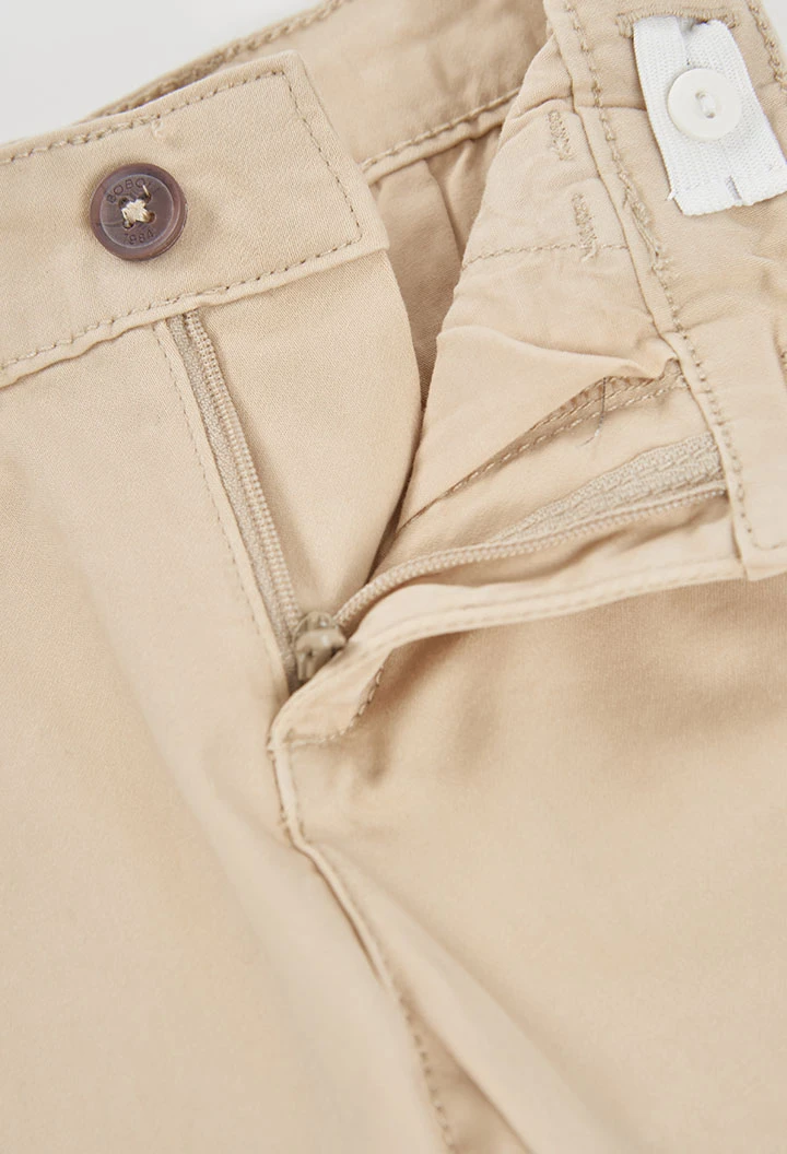 Elastische Satin-Hose für Jungen in Beige