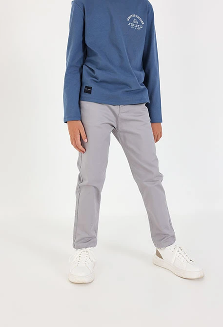 Elastische Satinhose für Jungen in Grau