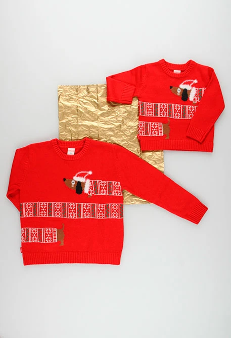 Unisex knitted jumper in red